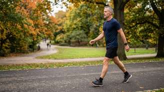 Uma pausa curta para atravessar uma rua, beber água ou recuperar o fôlego não anula o restante do exercício.