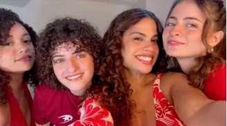 Ceci Buarque, Teresa Buarque, Clara Buarque e Lia Buarque após participação em show