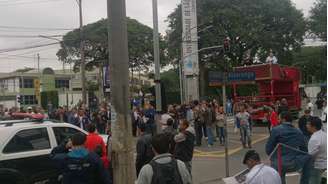 <p>Protesto de funcionários bloqueou uma das entradas da USP na manhã desta quarta-feira</p>