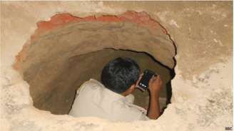 <p>Polícia acredita que gangue usou ferramentas simples para abrir o túnel</p>