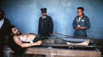 <p class="text">Depois de ter sido fuzilado, corpo de Che foi exposto para que jornalistas pudessem se certificar de sua morte</p>
