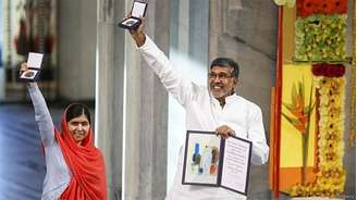 Malala e Kailash Satyarthi durante cerimônia de premiação do Nobel da Paz em Oslo