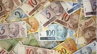 <p>Economia brasileira ficou praticamente estagnada em novembro de 2014, informou o BC</p>