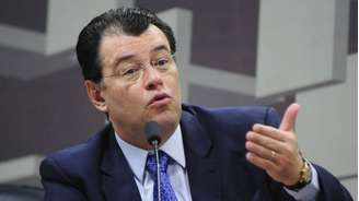 Eduardo Braga, ministro de Minas e Energia, adota cautela ao falar de rompimento de barragens
