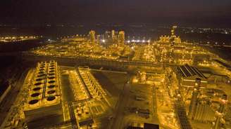 Imagem aérea do Etileno XXI, o maior complexo petroquímico para a produção de polietileno em Coatzacoalcos, no estado mexicano de Veracruz . 