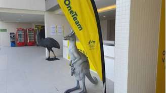 Delegação da Austrália coloca estátua de canguru na frente de quartos após comentário de Paes
