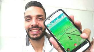 Evandro Batista se preocupa com a segurança para jogar no Brasil com o celular nas mãos pelas ruas