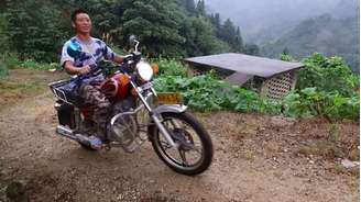 Xiong Jigen é um dos muitos solteiros do vilarejo de Laoya