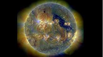 O Observatório de Dinâmica Solar da Nasa faz imagens como esta - com luz ultravioleta - em que a nossa estrela mais próxima parece uma joia.