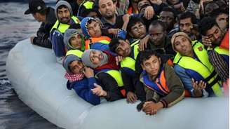 O número de refugiados que chega à Europa pela Grécia diminuiu, mas as chegadas pela Itália aumentaram 