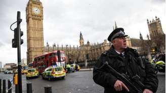 Ataque levou polícia a cercar arredores do Parlamento britânico, em Londres