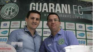 Osmar Loss foi apresentado no Guarani por Fumagalli, superintendente de futebol do clube campineiro.