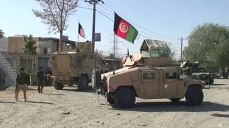 Veículos de segurança em local alvo de ataque do Taliban no Afeganistão 07/10/2018 Reuters TV/via REUTERS