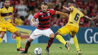 Everton Ribeiro tem sido um dos destaques do time (Diego Maranhão/AM Press/Lancepress!)