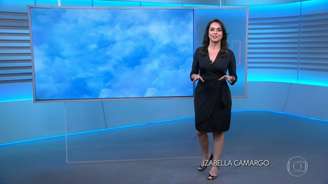 A jornalista Izabella Camargo apresentando a previsão do tempo no 'Jornal Nacional', na Globo, em 2018.