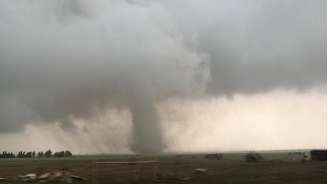 Tornado em Mangum, Oklahoma, 20/5/2019
 Lorraine Matti/via REUTERS 