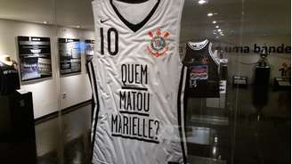 Camisa vestida por Gustavinho ao comemorar o título de basquete na Liga de Ouro