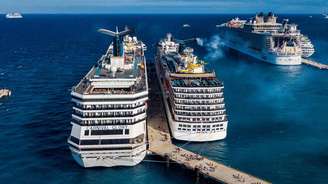 Navios de cruzeiro colidem em Cozumel, no México