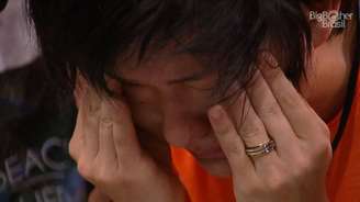 Pyong Lee chora e se emociona ao ver o filho, Jake, pela 1ª vez durante o confinamento no 'BBB'.