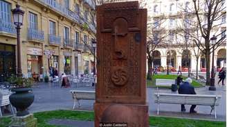 Em San Sebastián, na Espanha, um monumento simboliza os fortes laços entre as comunidades basca e armênia