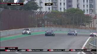 Invasão de Mini Cooper durante prova do Mercedes-Benz Challenge 