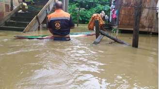 As fortes chuvas deixaram bairros inteiros alagados em Ubatuba, litoral norte de São Paulo.