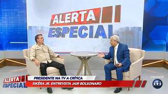 Bolsonaro abriu espaço na agenda em Manaus para participar da atração de Sikêra Jr., defensor do bolsonarismo