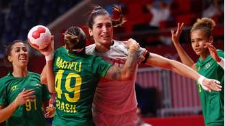 Seleção feminina de handebol luta, mas acaba derrotada pela Espanha