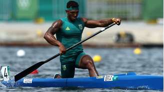 Isaquias Queiroz rema na semifinal na qual terminou como líder e avançou à decisão por medalhas