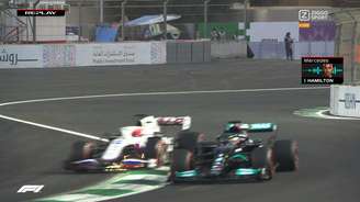 O inacreditável: lento na pista, Lewis Hamilton atrapalhou Nikita Mazepin 