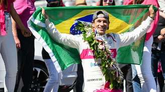 Helio Castroneves alcançou a maior conquista de um brasileiro no ano no esporte a motor 