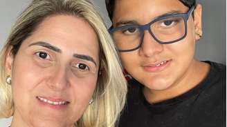 roberto aproveitou os brinquedos eletrônicos e ainda foi aplaudido no palco