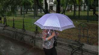 A previsão é de chuva e temperaturas baixas ao longo do fim de semana