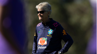 Pia Sundhage, treinadora da seleção feminina em treino