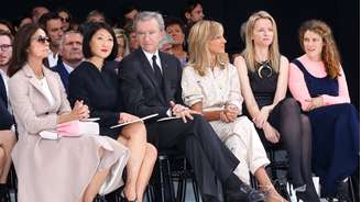 Bernard Arnault (fundador do conglomerado de luxo LVMH), sua esposa Helene Arnault e a filha Delphine Arnault.