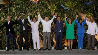 O presidente Lula com líderes sul-americanos presentes na cúpula