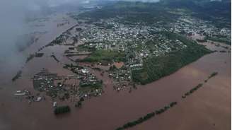 Transbordamento do Rio Taquari inundou praticamente toda a cidade de Encantado após passagem de ciclone pelo Rio Grande do Sul