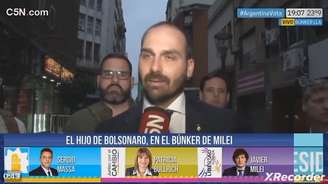 Eduardo Bolsonaro é ironizado em TV argentina ao defender armas: ‘Por isso tiraram o pai dele’; veja