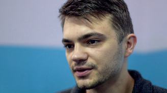 Erik, músico de 26 anos, diz que nadou em um rio para escapar para a Moldávia