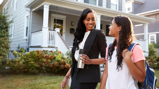 Plataformas na internet permitem que mães construam carreiras profissionais mantendo foco na família