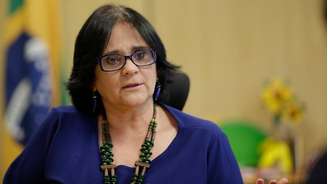 Senadora Damares Alves recebe alta do Hospital DF Star, em Brasília, após ser internada devido a uma paralisia facial causada por herpes zoster. FOTO: DIDA SAMPAIO/ESTADAO