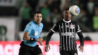 Paulinho cobra reação do Corinthians após mais um resultado negativo: 'Passou da hora de agir'. 