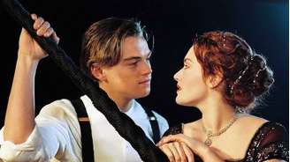 Leonardo DiCaprio e Kate Winslet na pele dos personagens Jack e Rose, de 'Titanic'.