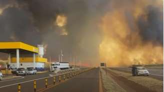 Incêndios florestais no interior de São Paulo, como na região de Ribeirão Preto (foto), tem provocado bloqueios de estradas e interrupção de operações em aeroportos.