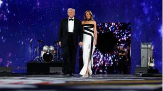 Donald e Melania Trump em baile