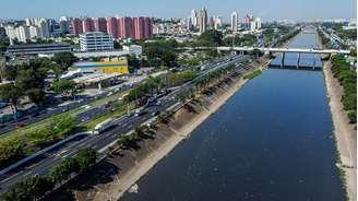 Trecho do Rio Tietê, na região metropolitana de São Paulo; 12 municípios deverão serão afetados com o projeto.