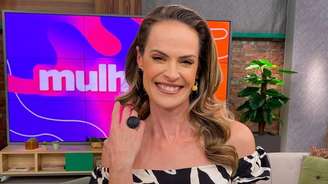 Regiane Tápias no estúdio do 'Mulheres': mensagens de ódio deixaram a apresentadora fragilizada