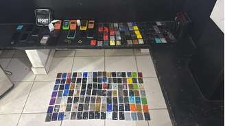 Em um dos celulares apreendido, foi encontrado um aplicativo que puxava os dados do cartão bancário das vítimas por meio do Bluetooth