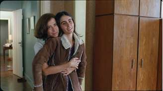 Fernanda Torres e Valentina Herszage em cena de 'Ainda Estou Aqui'