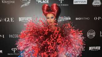 Sabrina Sato chegou no Baile da Vogue após participar de ensaio da Vila Isabel